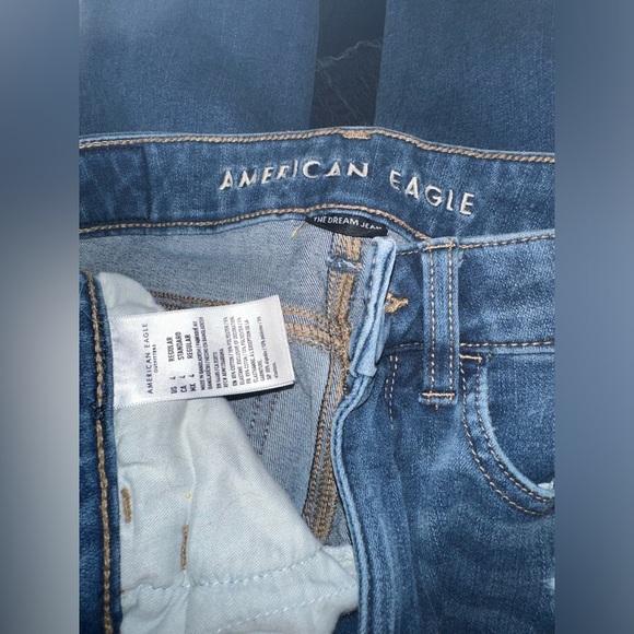 Size 4 American Eagle Ripped Jeans - Picture 4 of 4